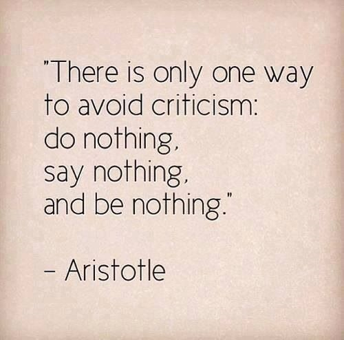 kritiek vermijden door niets te doen, zeggen of zijn
